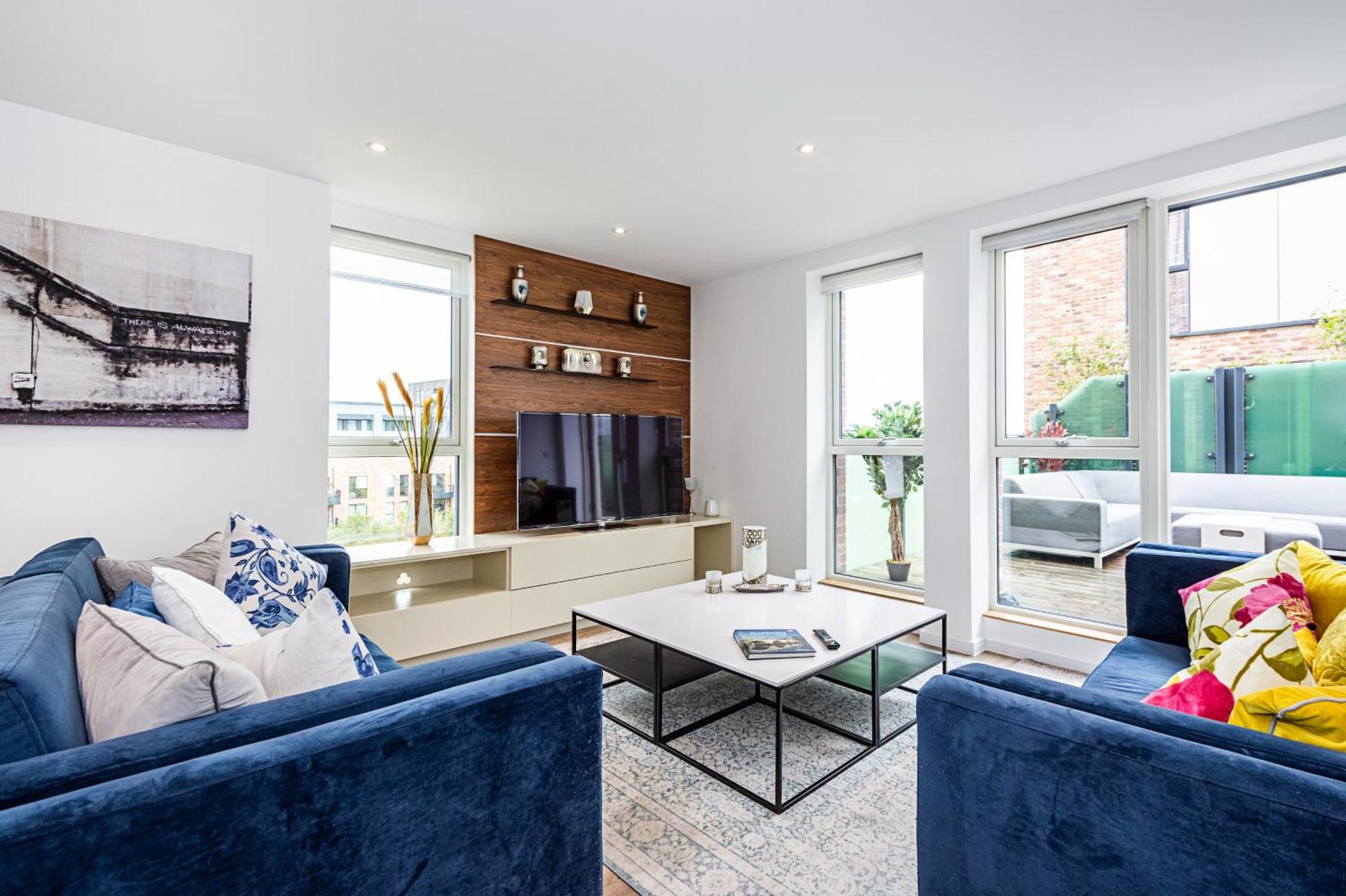 Chiswick Park 3 Bed 3 Bath West London - Parking Apartment Exterior photo