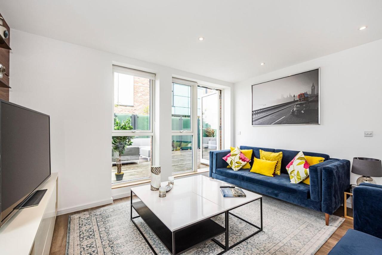 Chiswick Park 3 Bed 3 Bath West London - Parking Apartment Exterior photo