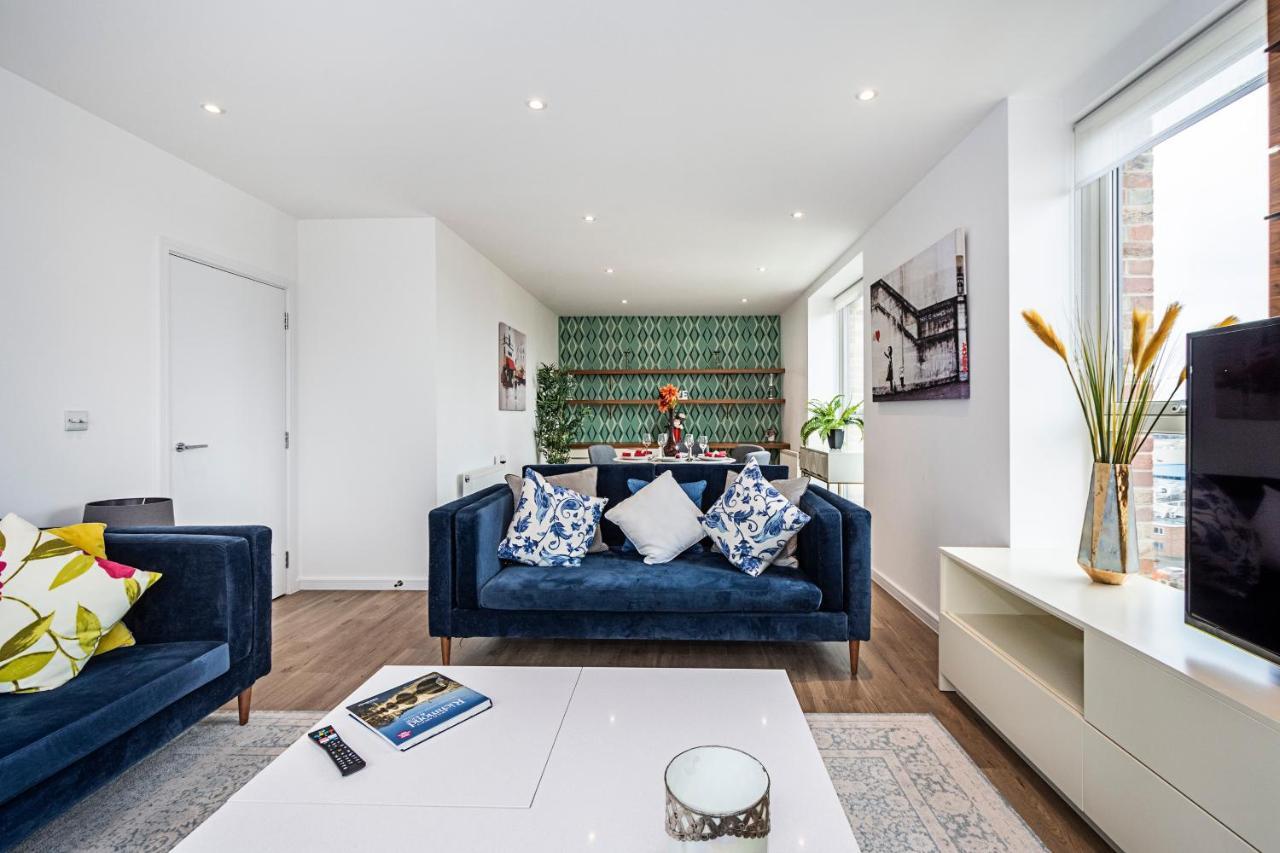 Chiswick Park 3 Bed 3 Bath West London - Parking Apartment Exterior photo